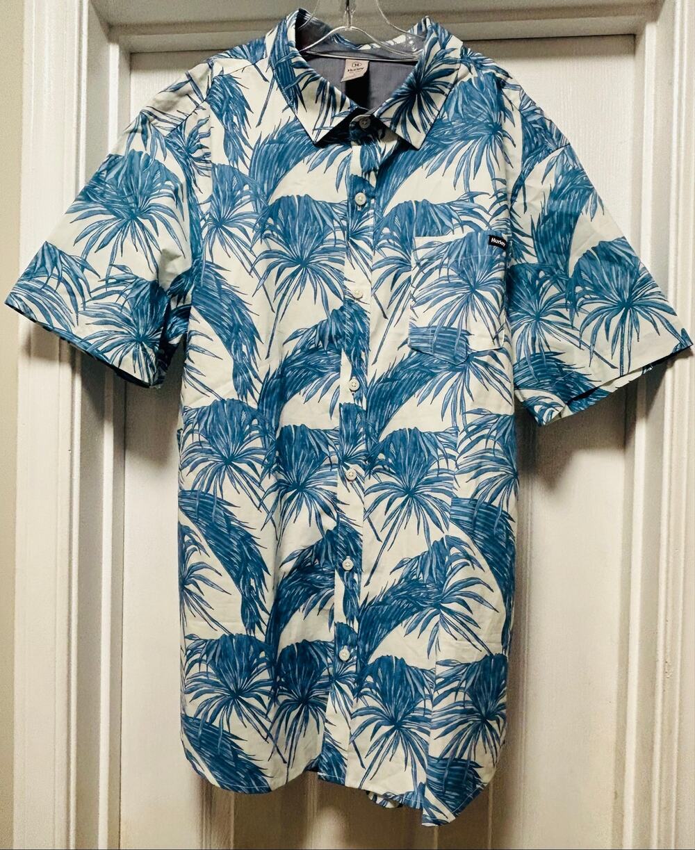 Hurley blue palm leaf print button-up shirt in size L #tropical #surf